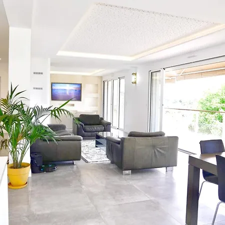 Characterful House Modern Natural Elegance