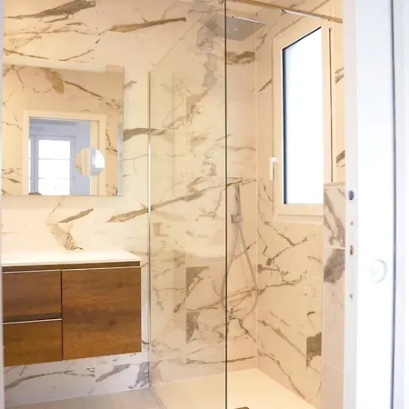 Characterful House Modern Natural Elegance 度假居 *